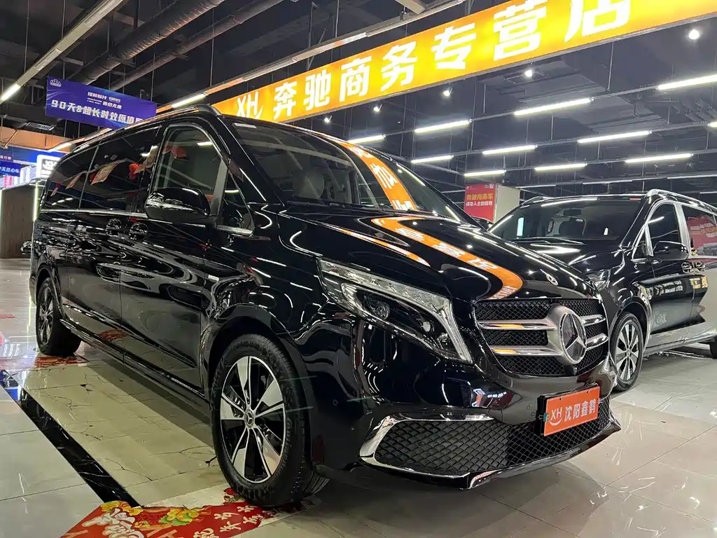 Mercedes-Benz V-Class 2023 — фото 1