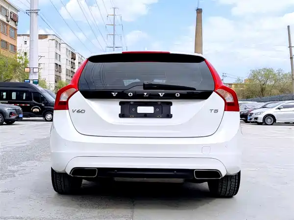 Volvo V60 2015