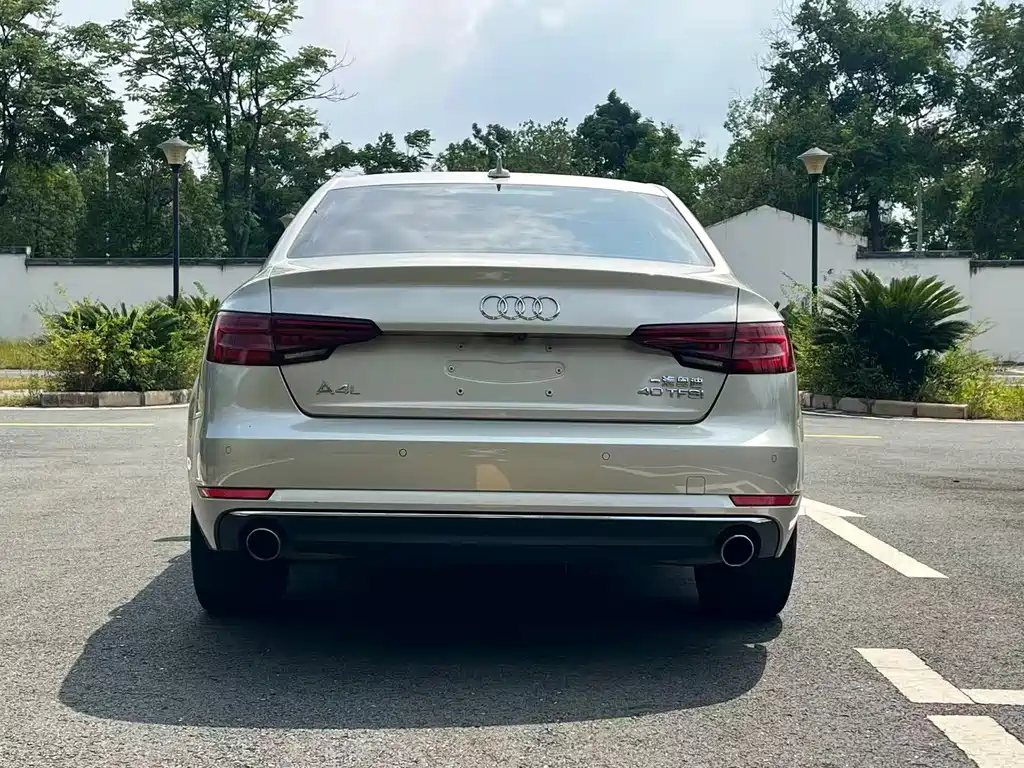 Audi A4L 2018