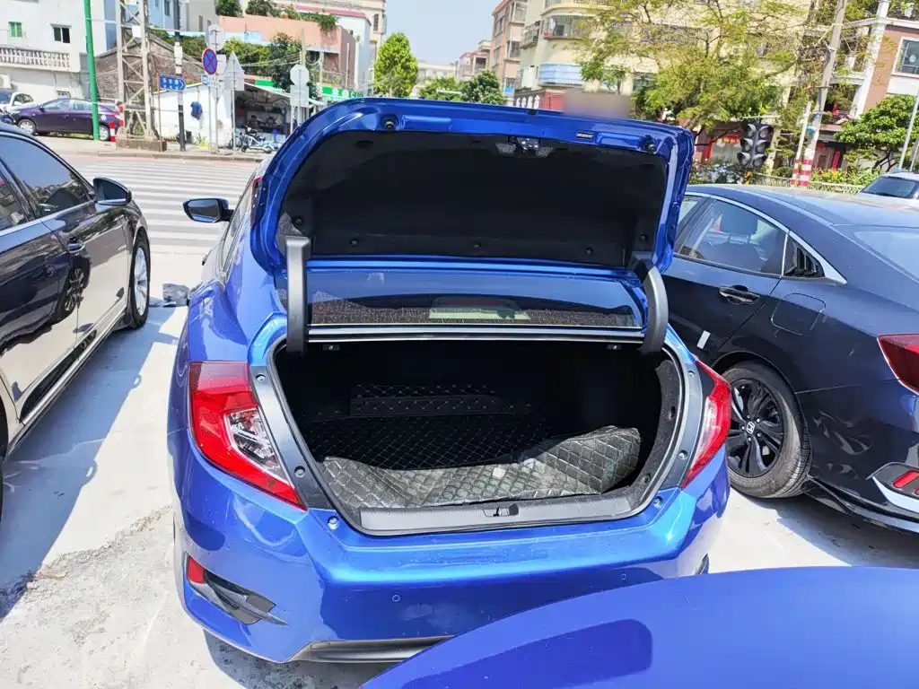 Honda Civic 2018 — фото 12