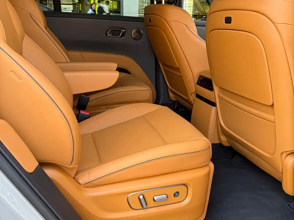 Li Auto i8 2025 — фото 11