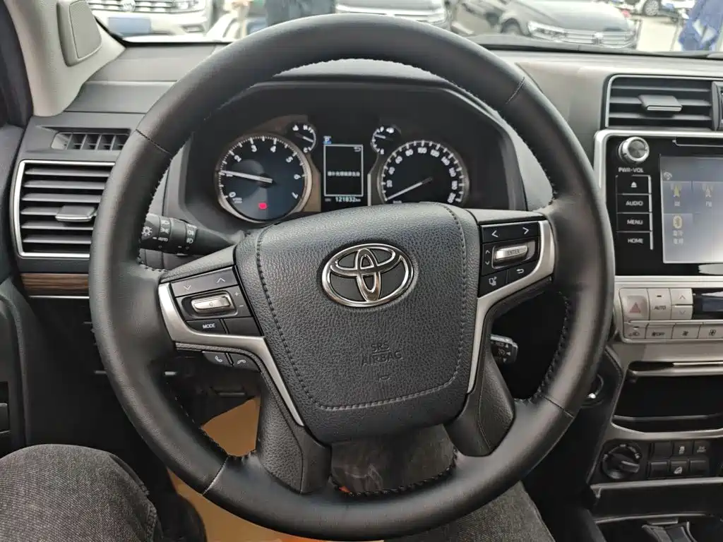 Toyota Prado 2018 — фото 11