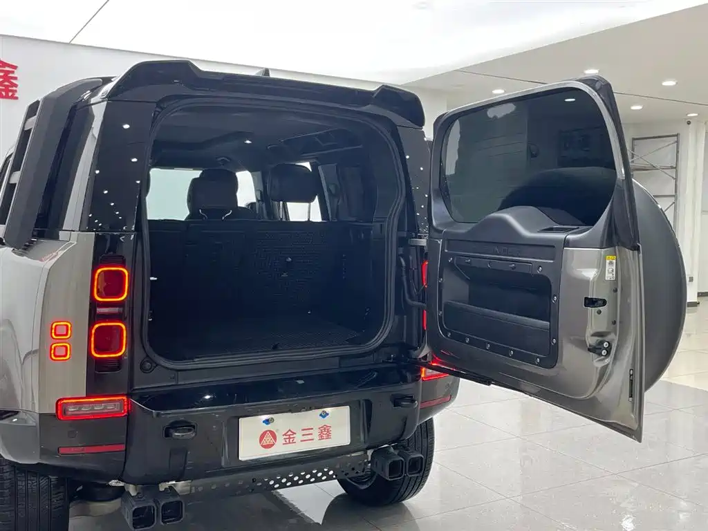 Land Rover Defender 2025 — фото 35
