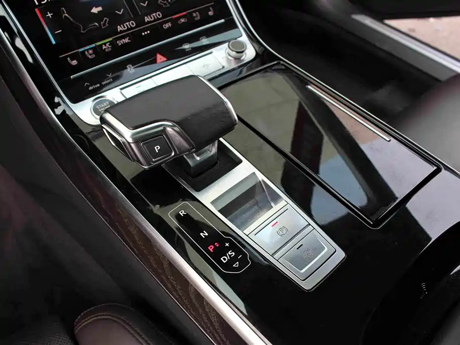 Audi A8 2021 — фото 14