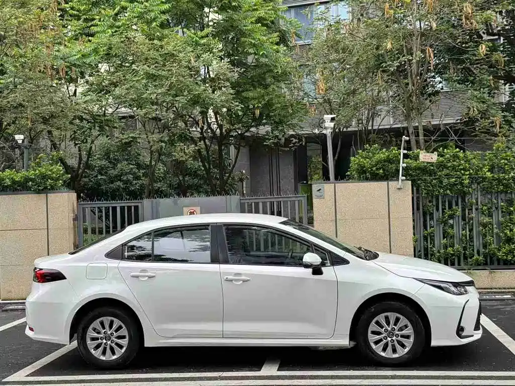 Toyota Corolla 2023 — фото 4