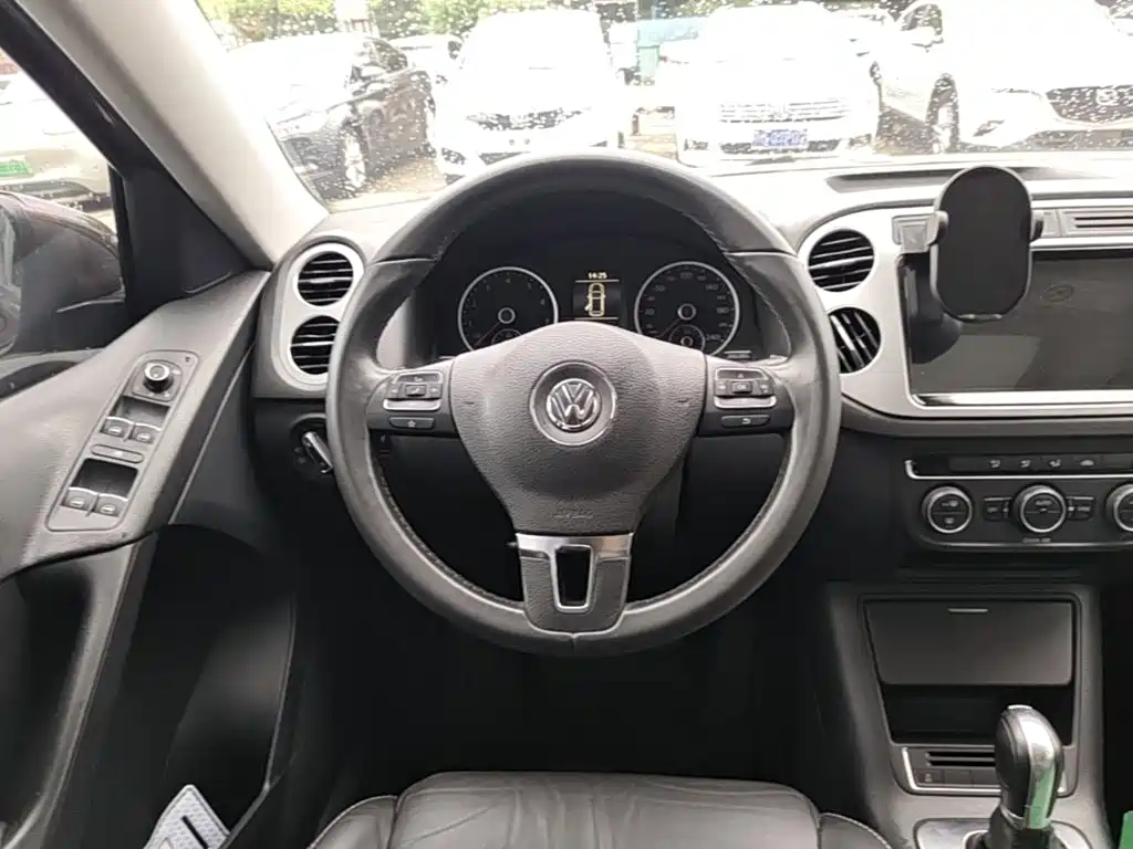 Volkswagen Tiguan 2017 — фото 11