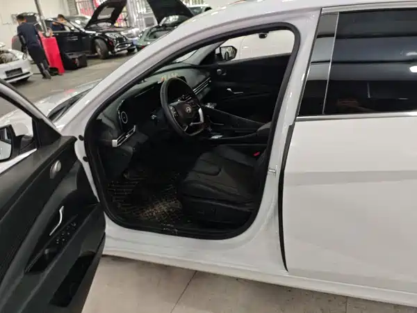 Hyundai Elantra 2024