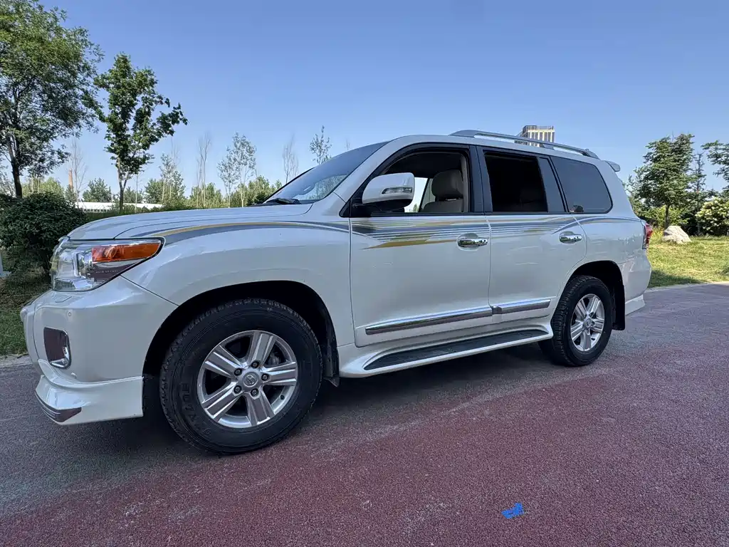 Toyota Land Cruiser 2015 — фото 1
