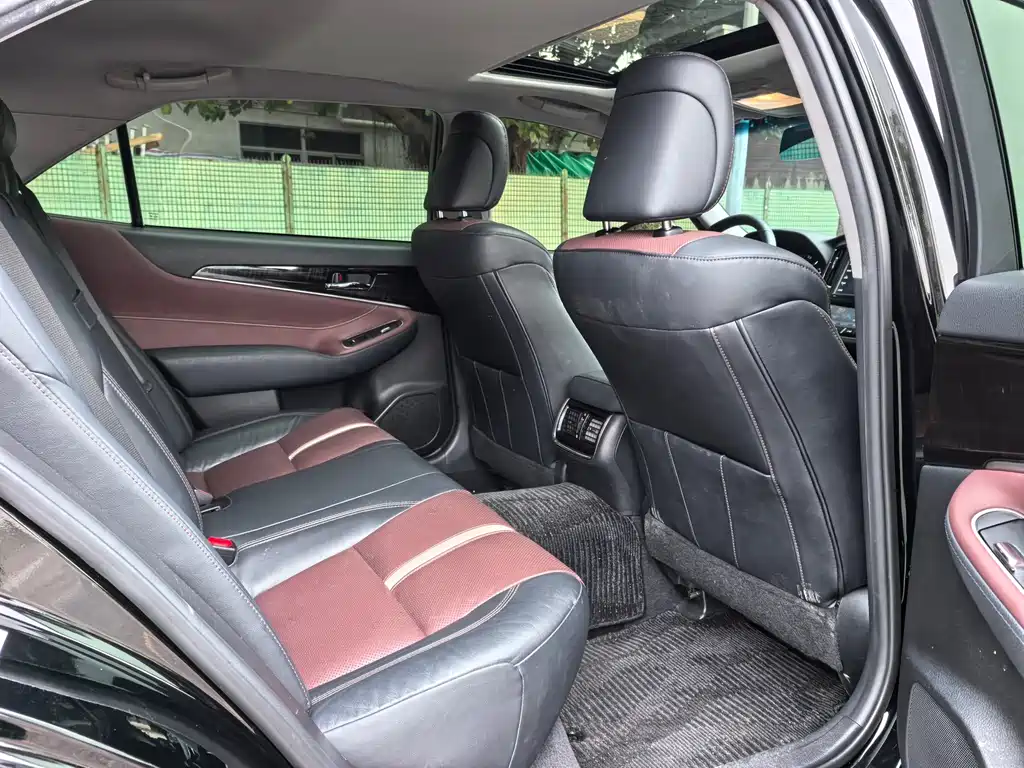 Toyota Crown 2017 — фото 11