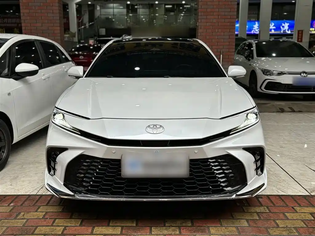 Toyota Camry 2024 — фото 23