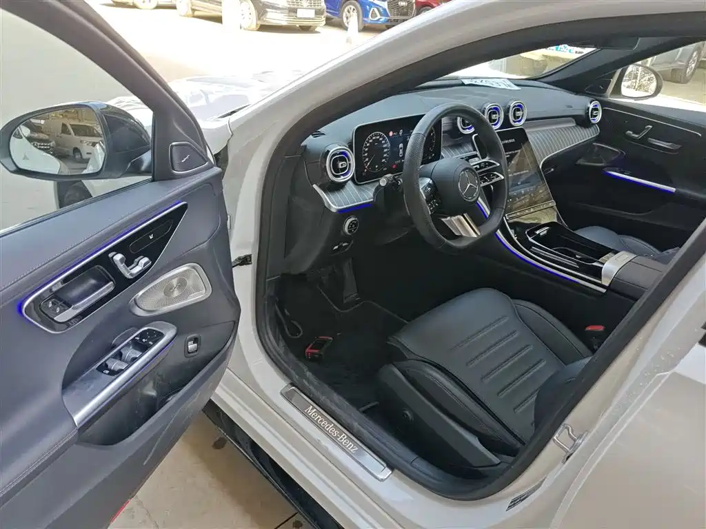 Mercedes-Benz C-Class 2024 — фото 16