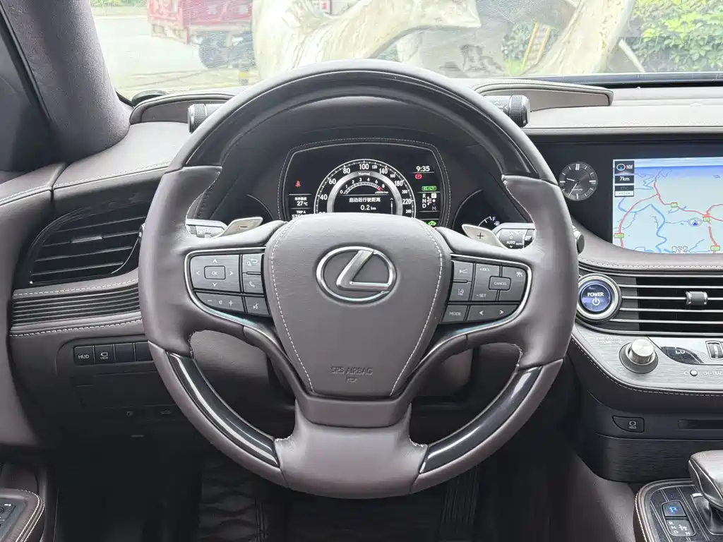 Lexus LS 2020 — фото 10