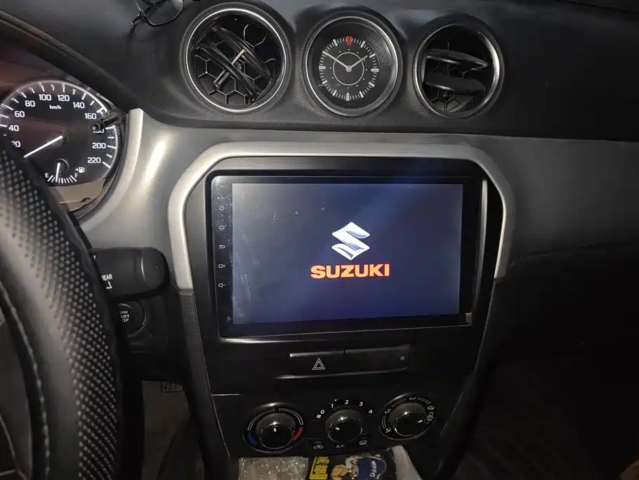 Suzuki Vitara 2018 — фото 13