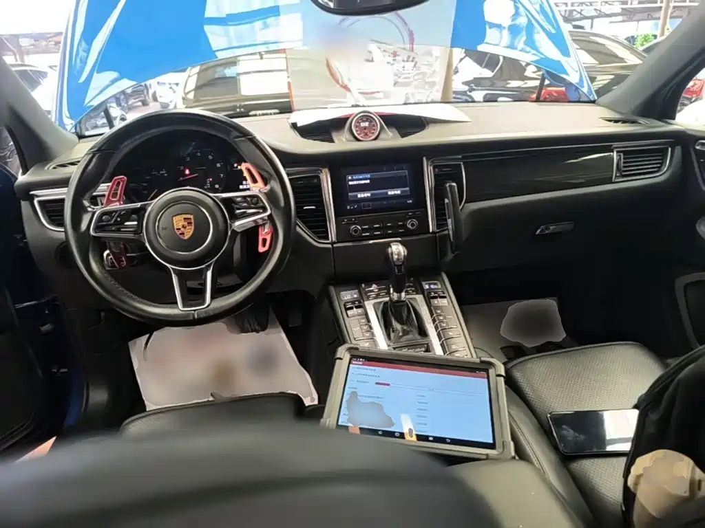 Porsche Macan 2017 — фото 10
