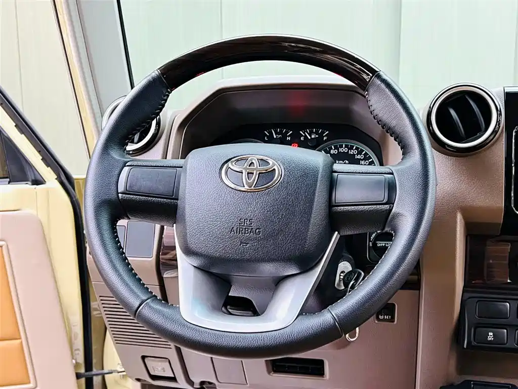 Toyota Land Cruiser 2023 — фото 10