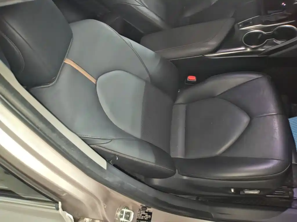 Toyota Camry 2022 — фото 25