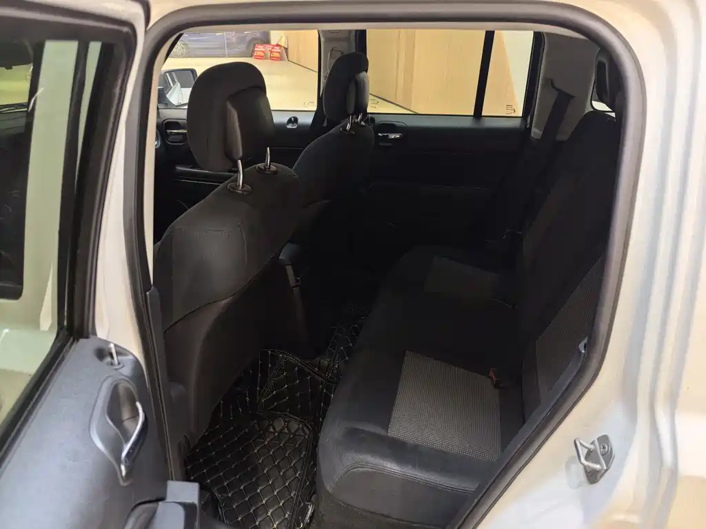 Jeep Patriot 2015 — фото 10