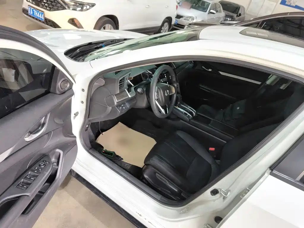 Honda Civic 2020 — фото 16