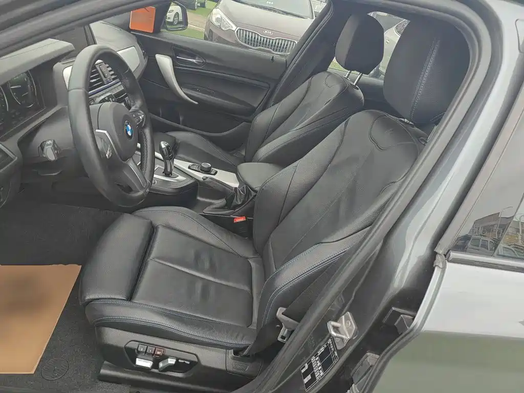 BMW 1 Series 2019 — фото 15
