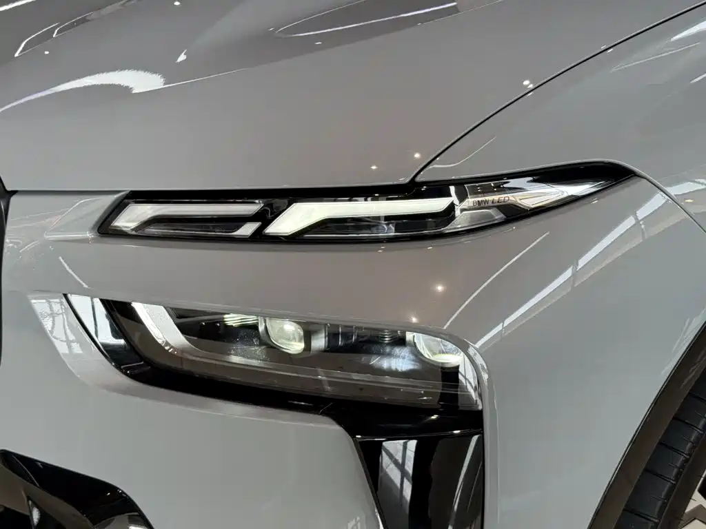 BMW X7 M60i 2023 — фото 5