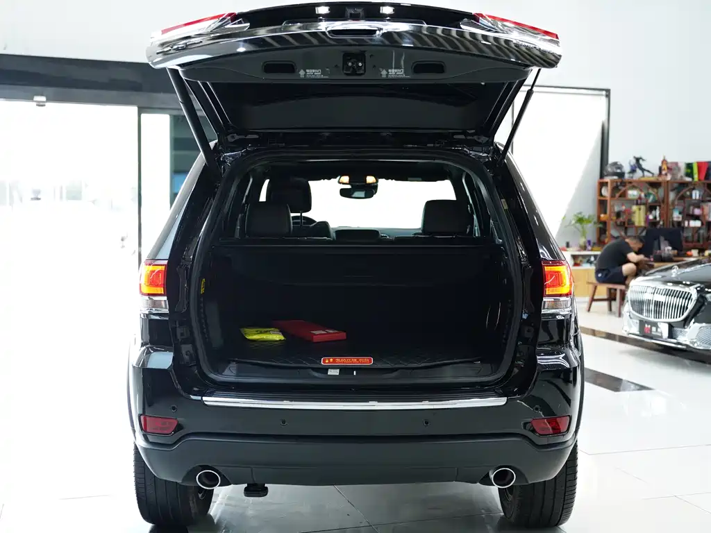 Jeep Grand Cherokee 2020 — фото 15