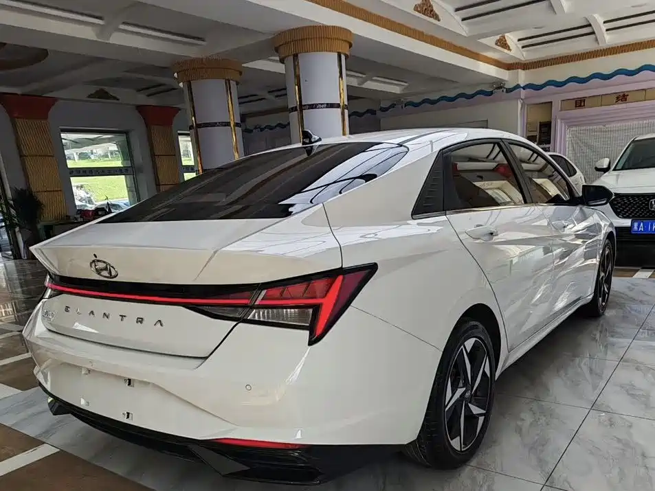 Hyundai Elantra 2022 — фото 10