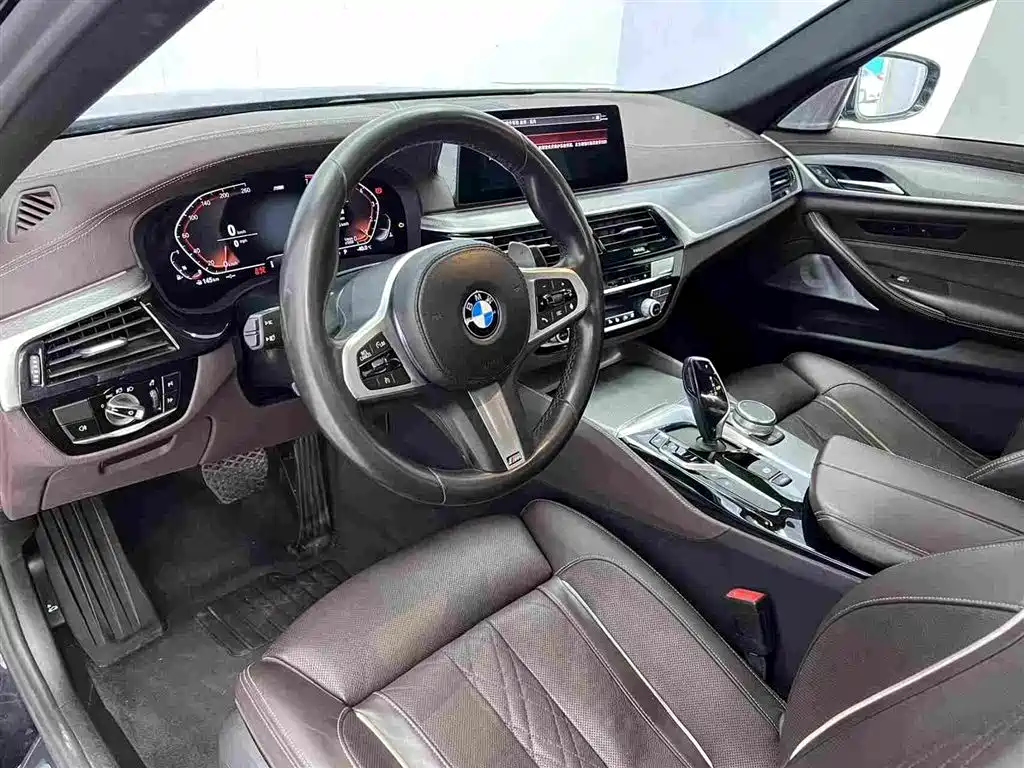 BMW 5 Series 2019 — фото 7