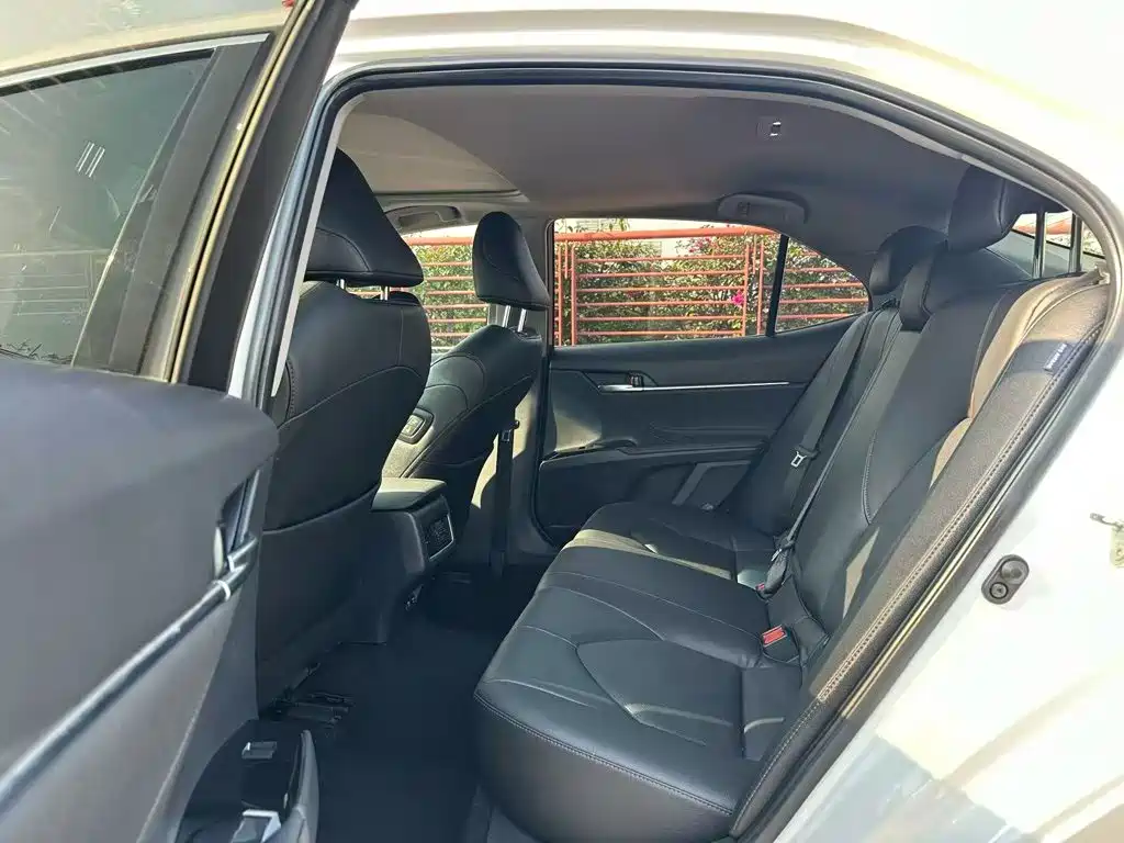 Toyota Camry 2022 — фото 15