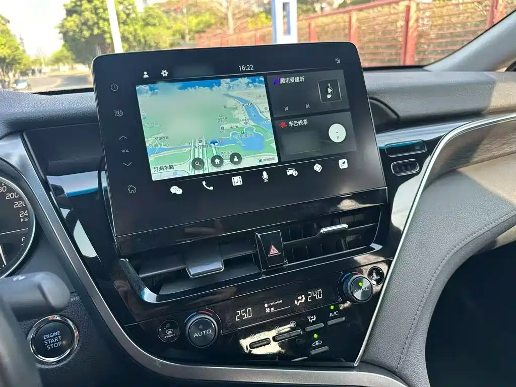 Toyota Camry 2022 — фото 18