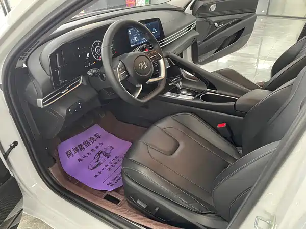 Hyundai Elantra 2023