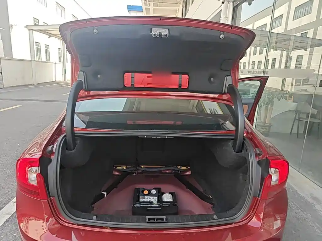 Volvo S60 2015 — фото 19