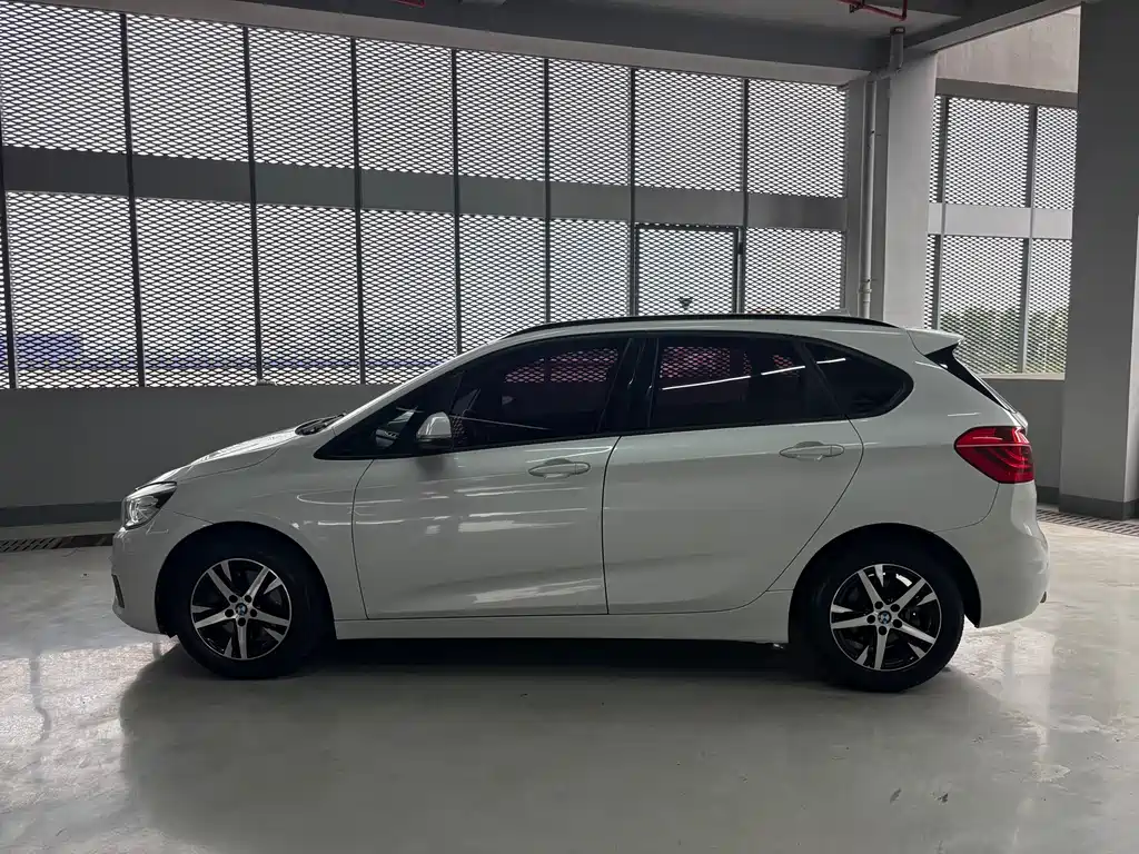 BMW 2 Series Active Tourer 2017 — фото 17