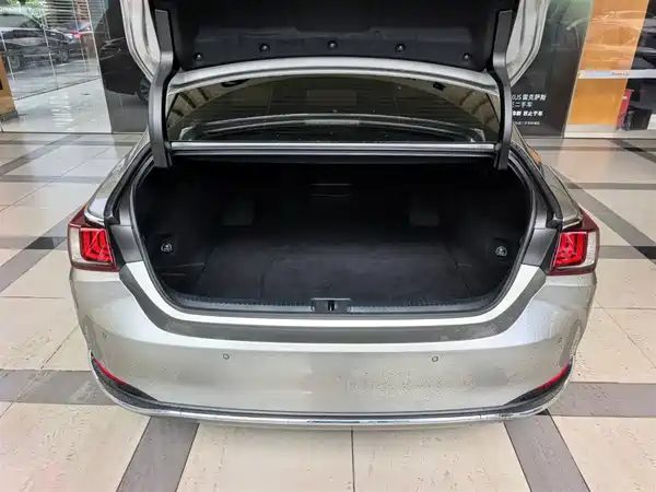 Lexus ES 2022