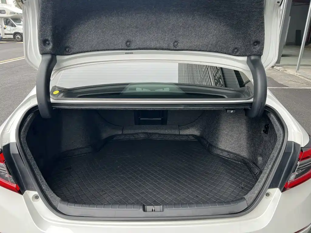 Honda Accord 2021 — фото 17