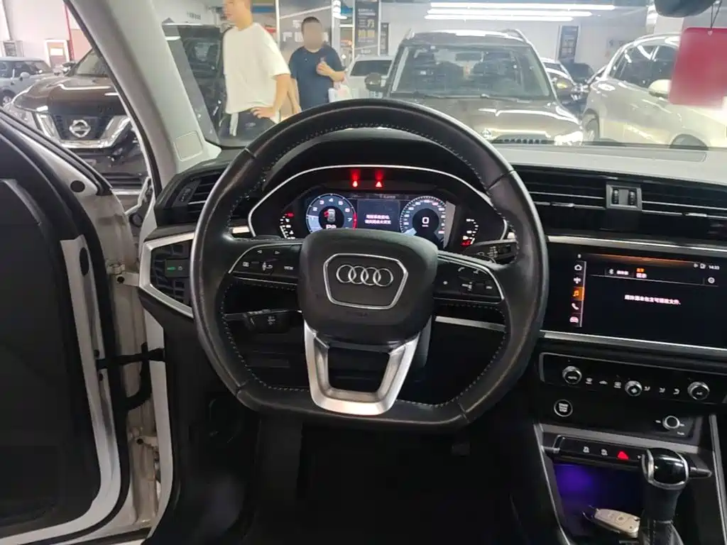 Audi Q3 2021 — фото 11