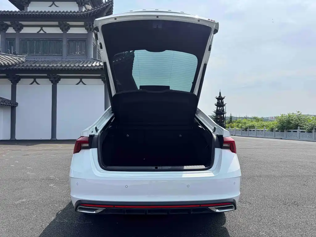 Skoda Octavia 2023 — фото 21