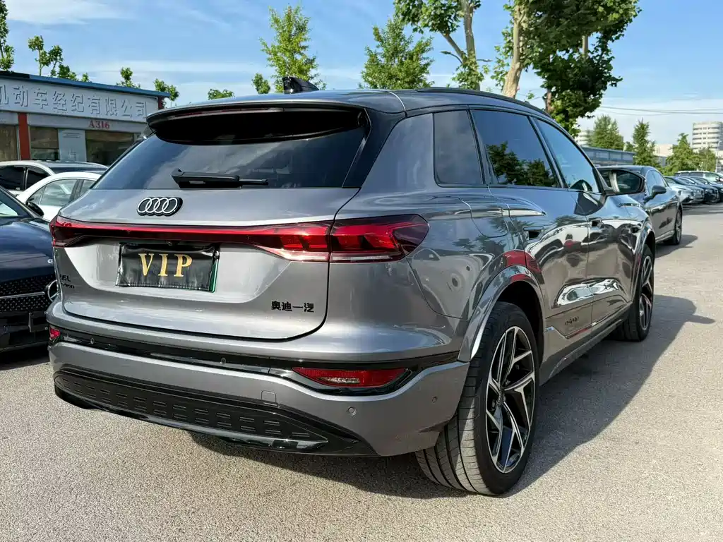 Audi Q6L e-tron 2025 — фото 9