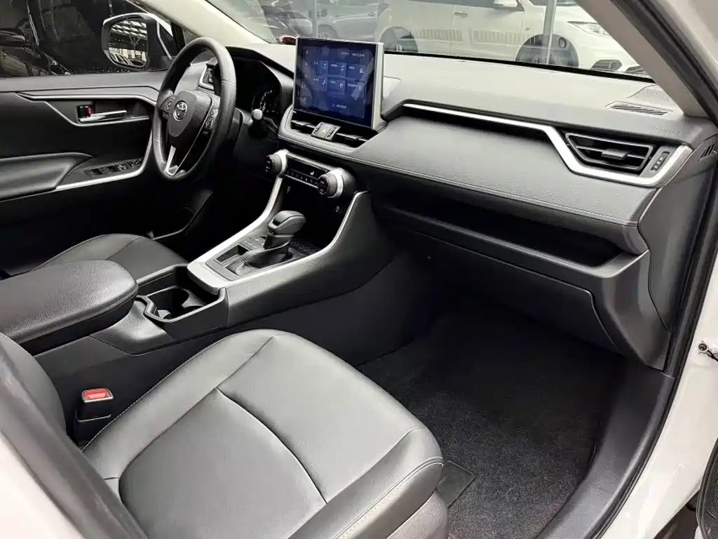 Toyota RAV4 2021 — фото 16