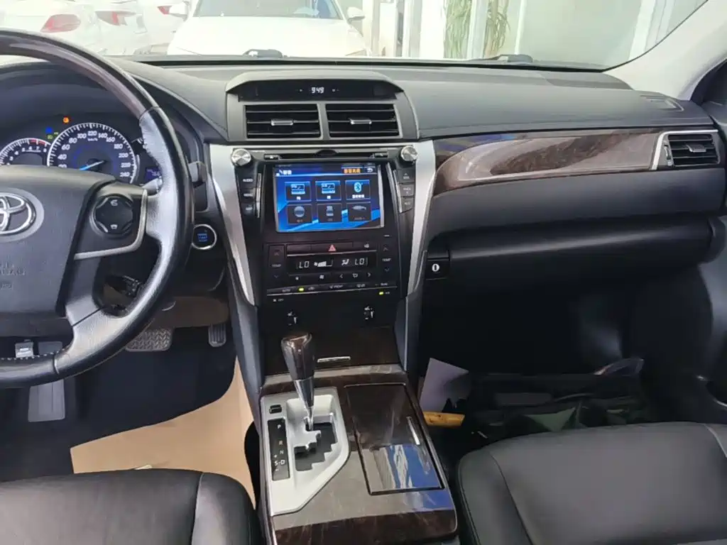 Toyota Camry 2015 — фото 13