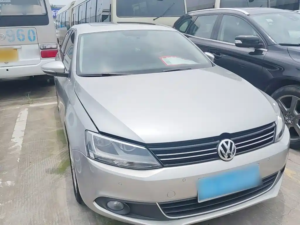 Volkswagen Sagitar 2015