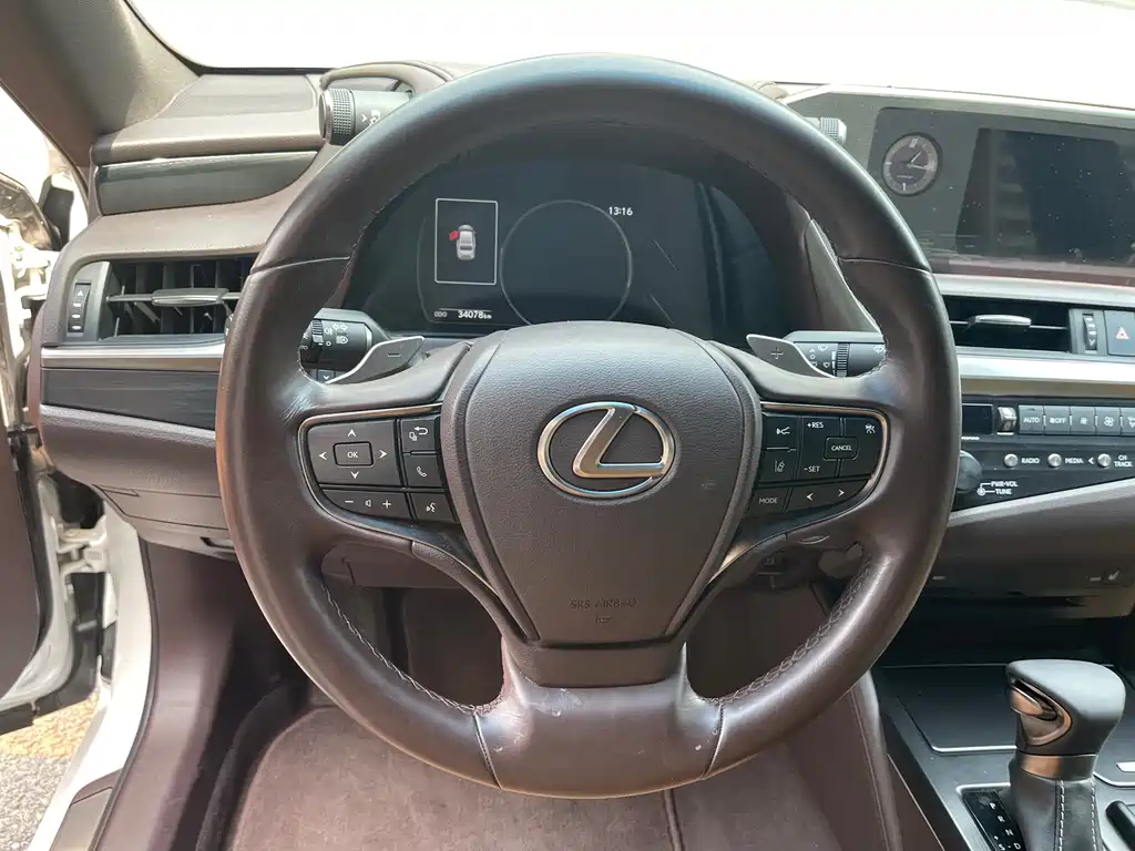 Lexus ES 2020 — фото 4