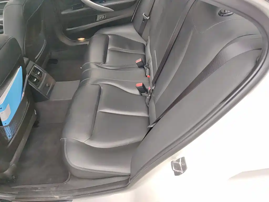 BMW 3 Series 2016 — фото 15