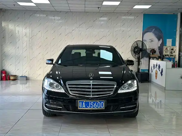 Mercedes-Benz S-Class 2012