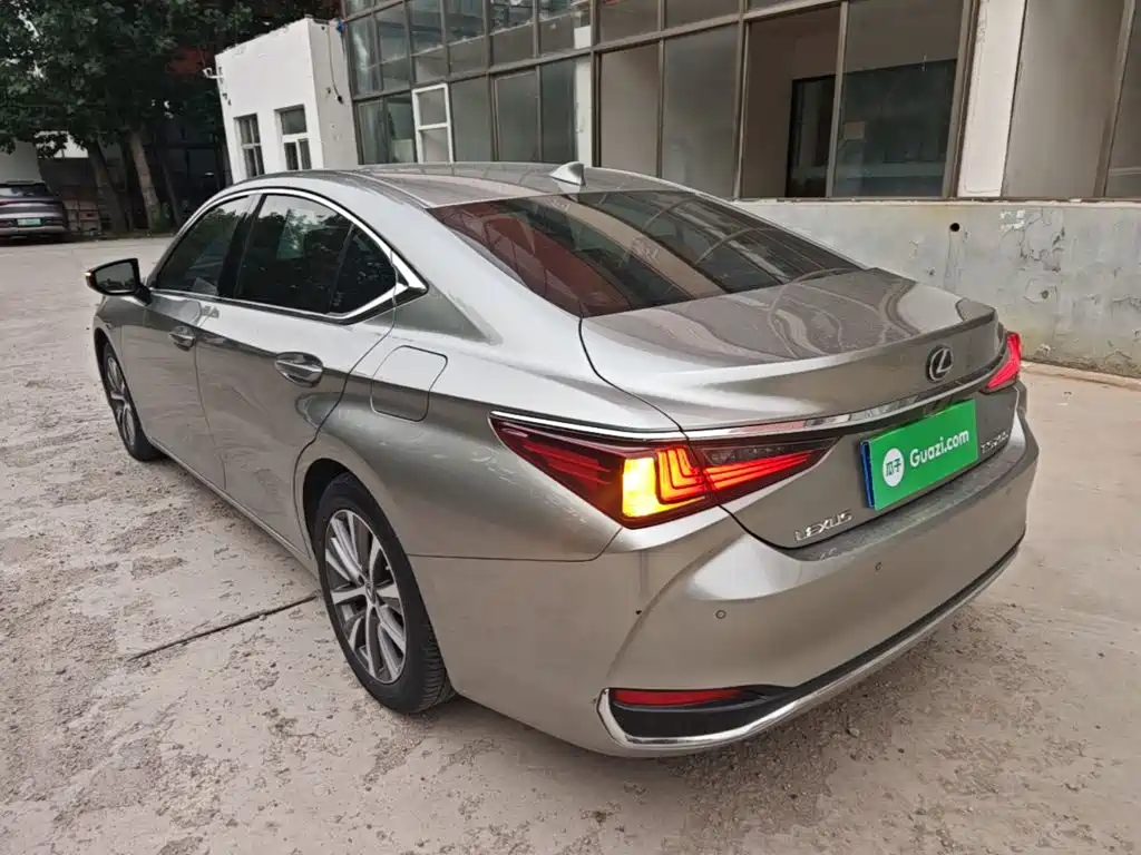 Lexus ES 2020 — фото 5