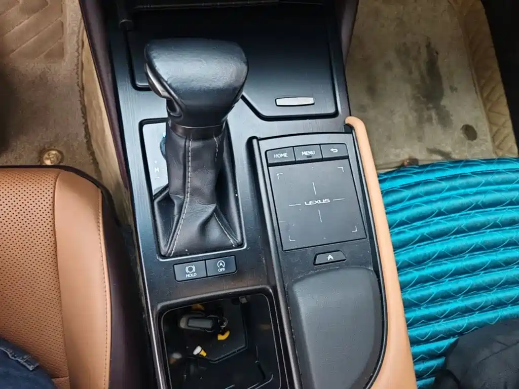 Lexus ES 2020 — фото 14