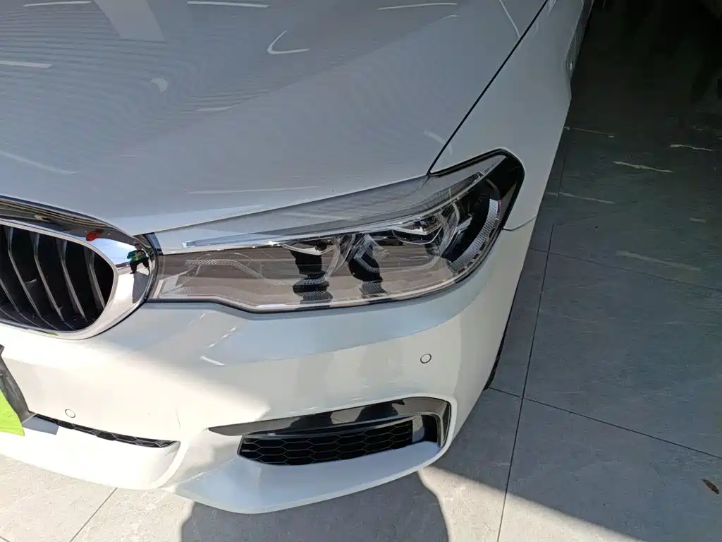 BMW 5 Series 2018 — фото 18