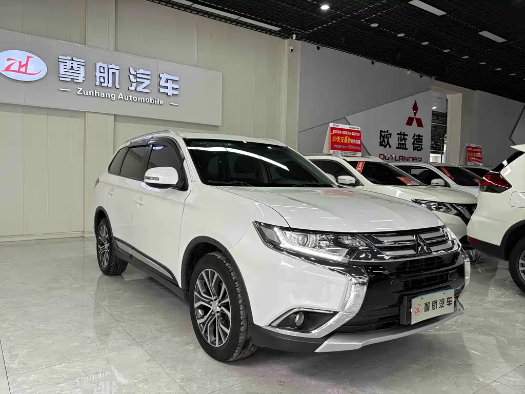 Mitsubishi Outlander 2017 — фото 9