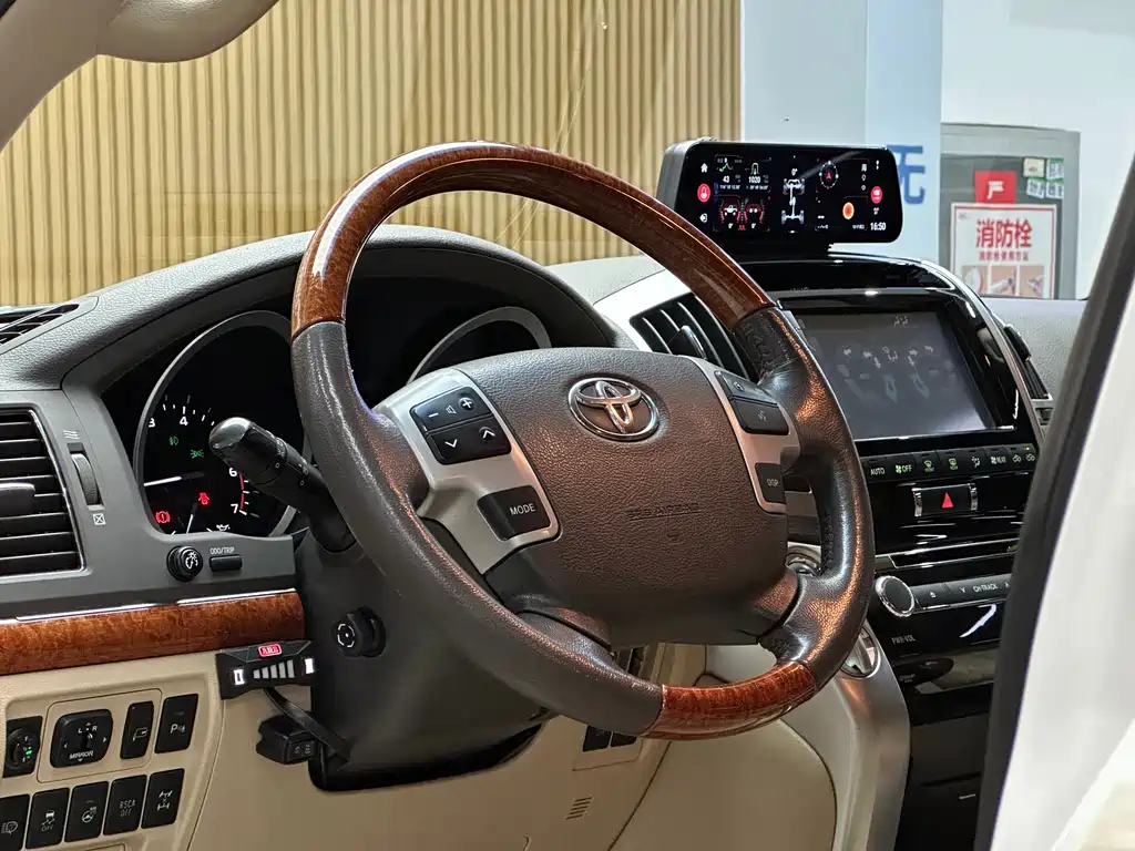Toyota Land Cruiser 2015 — фото 8