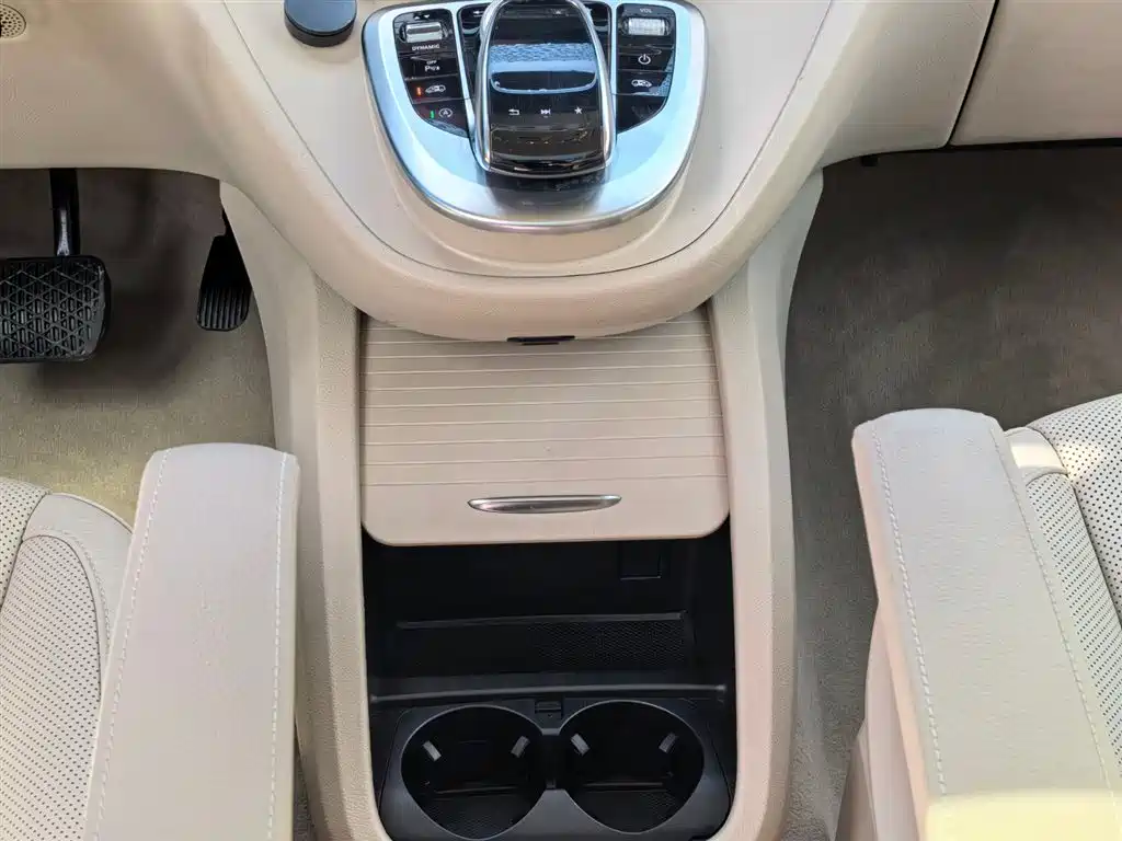 Mercedes-Benz V-Class 2020 — фото 14