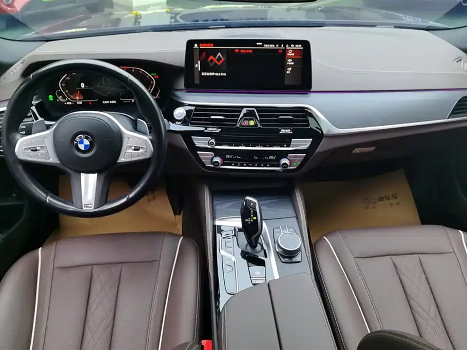 BMW 5 Series 2022 — фото 12